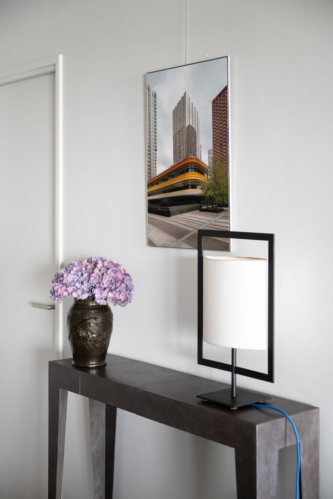 Un auteur photographe peut vous conseiller sur le choix d’un tirage d’art et son encadrement en fonction de l’emplacement ou de l’association des couleurs de votre intérieur